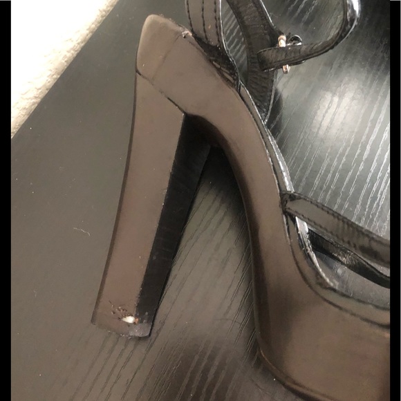 BURBERRY BLACK PATENT LEATHER STRAPPY Platform sandals - Picture 6 of 12